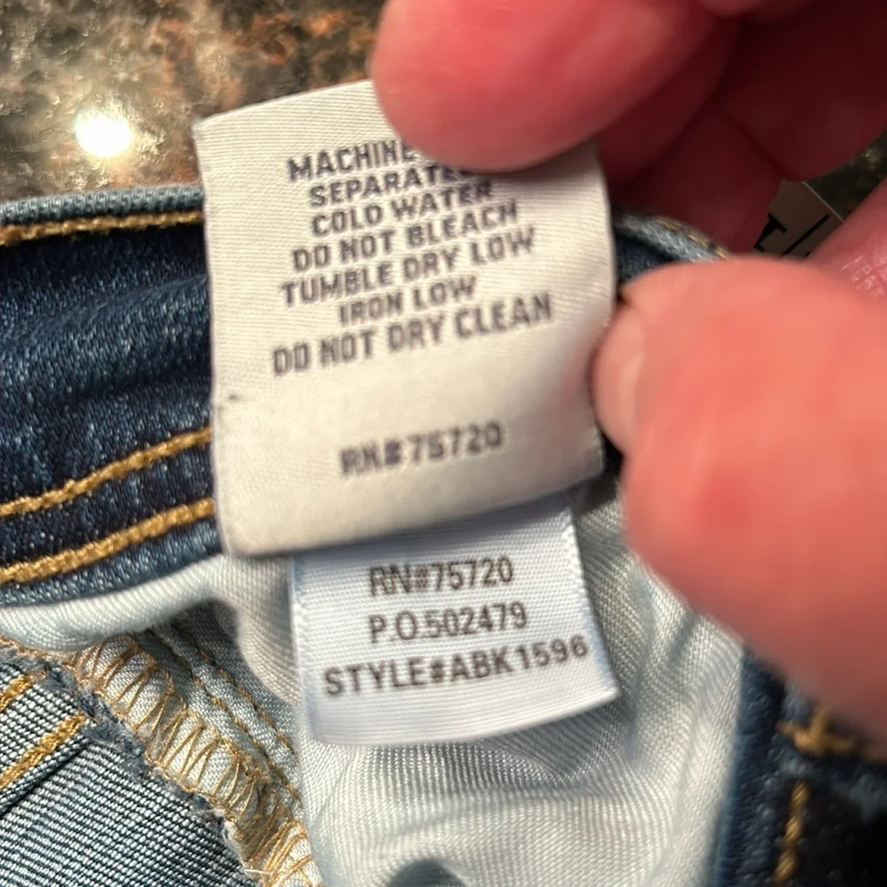 Like new worn once denim shorts - Picture 5 of 5